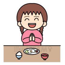 朝ごはんを食べる女の子